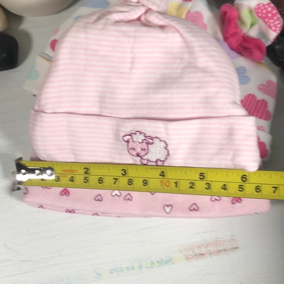 Newborn Infant Hats Bundles Baby Place Set of 3 Beanie Style Baby Hats NWOT - Picture 12 of 13